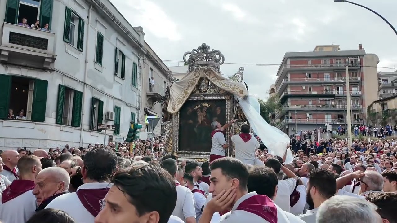 Reggio Calabria, la Madonna della Consolazione scende dall'Eremo in processione sotto la pioggia
