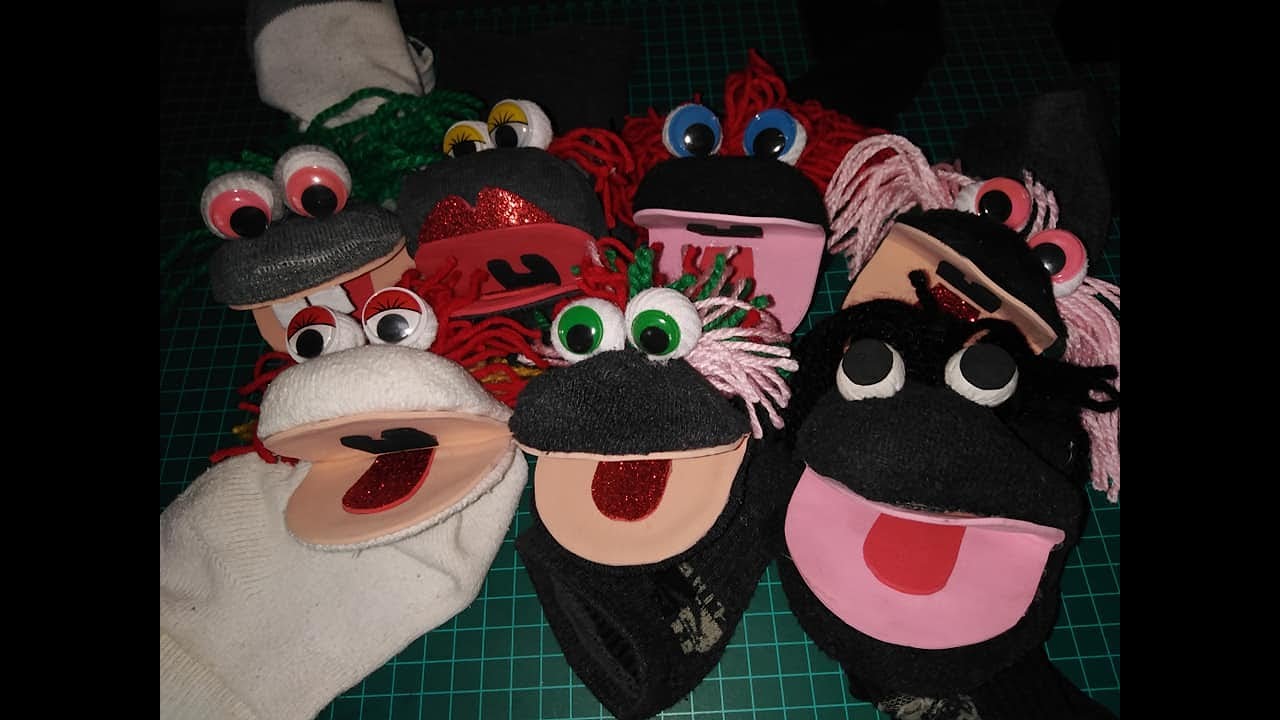 DIY-DIVERTIDOS TITERES CON CALCETINES SIN NINGUN COSTO, FACIL PASO A PASO.