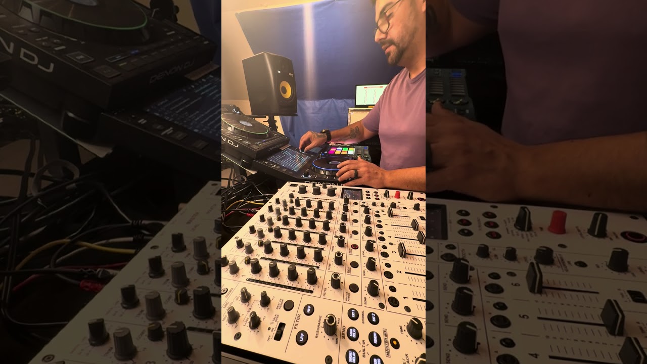 FAFO : Pioneer DJS-1000 vs Denon SC6000 on V10 mixer