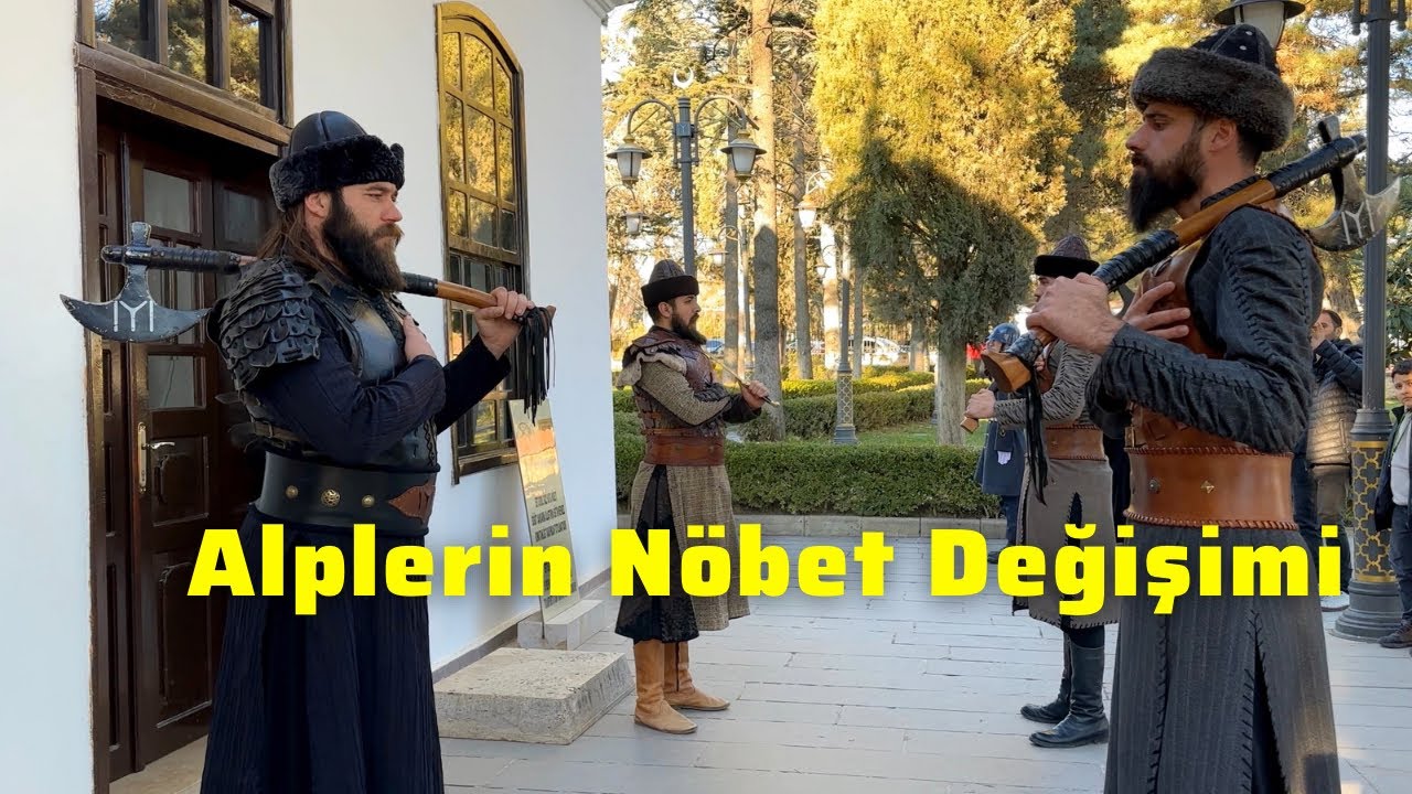 ERTUĞRUL GAZİ TÜRBESİ ALPLERİN SAYGI NÖBETİ ( Nöbet Değişimi )