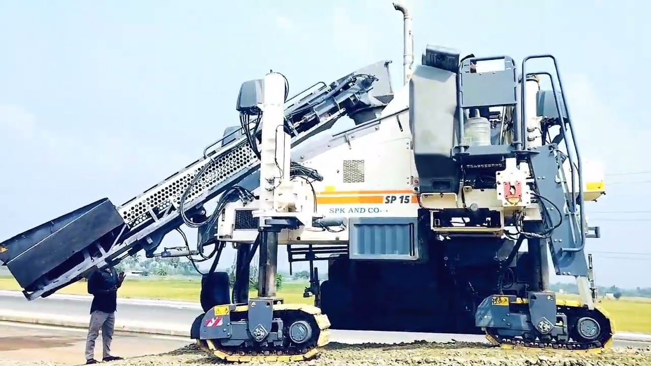 #WIRTGEN GROUP #Silifom pavar #sp 15 #unloading 