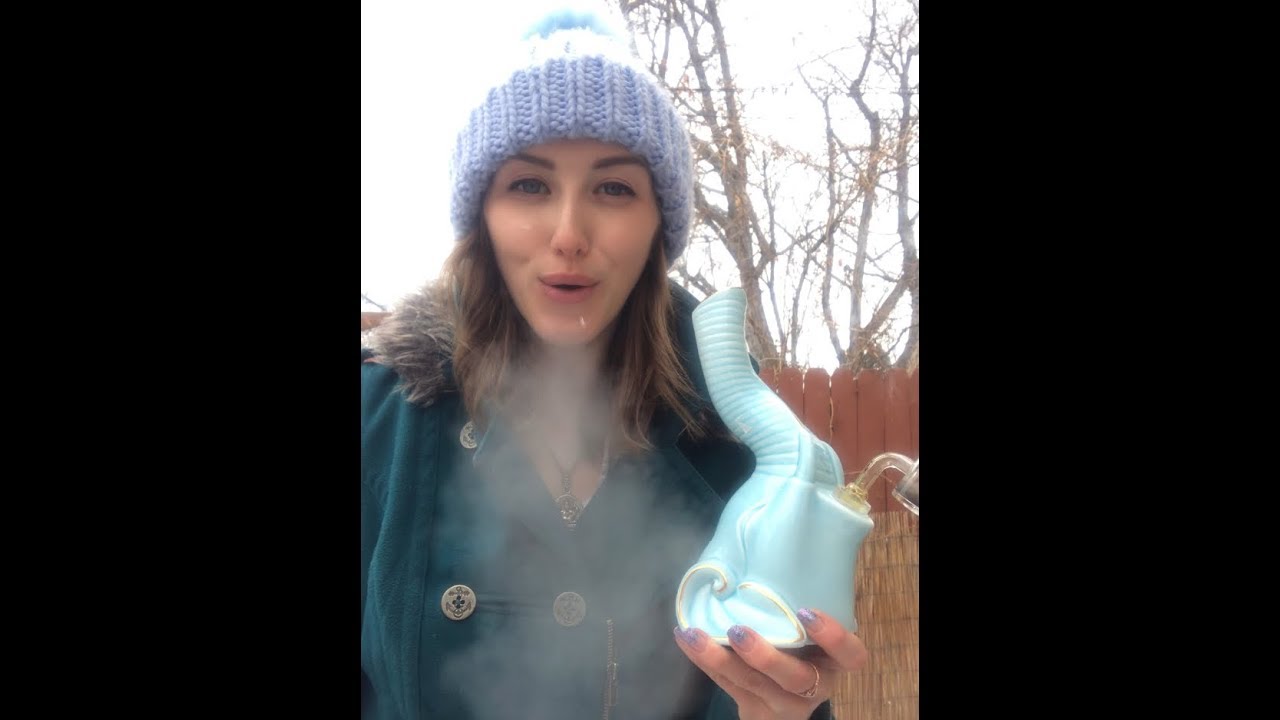 Snowy dabs with Mia Jane - Ganja Girls for Steemit