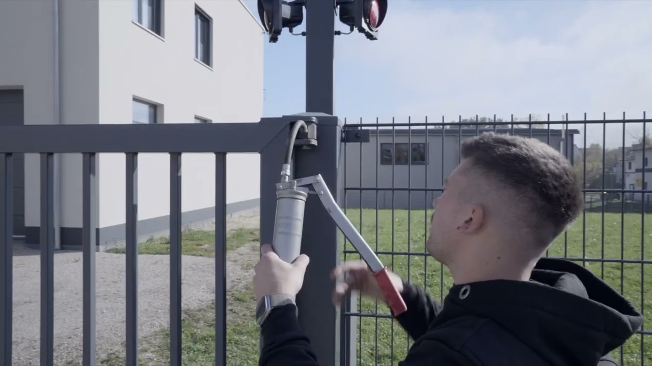Prüfung von Hof-Drehtoren | Sicherheits- & Funktionscheck Schritt für Schritt