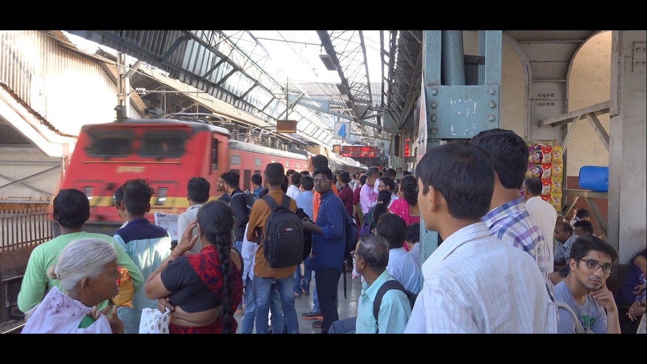 Mumbai Rajdhani, Deccan Queen & Howrah Duronto Express Tearing Apart Heavily Crowded Dadar, Mumbai