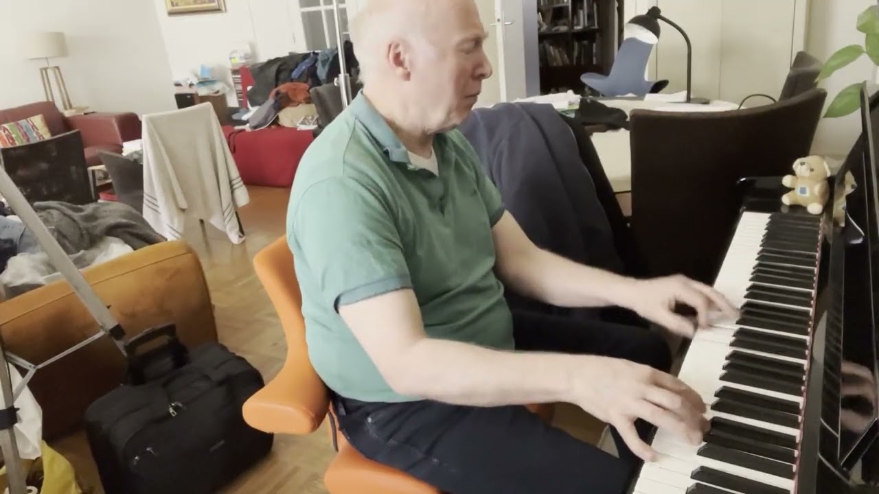 With a smile and a song/ Frank Churchill/ Piano solo: Frederic Conan