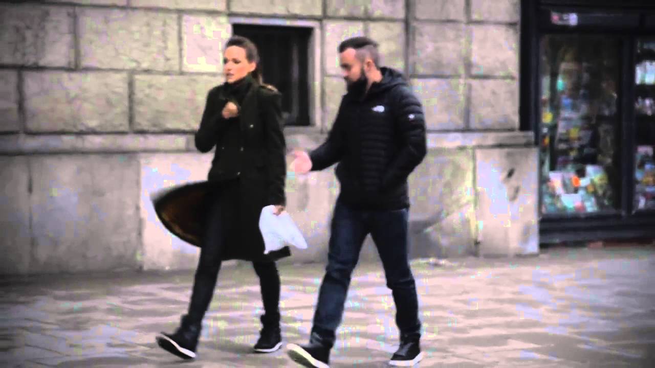 Bachleda-Curuś na spacerze z Sebastianem Kulczykiem