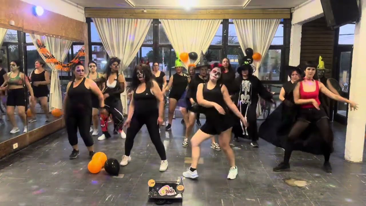 Zumba con Moni | Halloween 2024 - Merlina