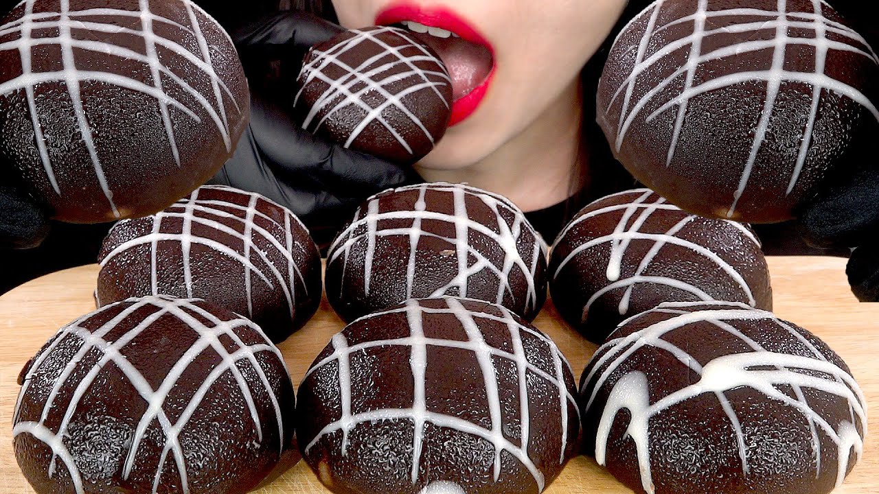 ASMR CHOCOLATE CREAM MOCHI 초코퐁당구름크림떡 먹방 MUKBANG EATING SOUNDS 咀嚼音 | ZOEY ASMR