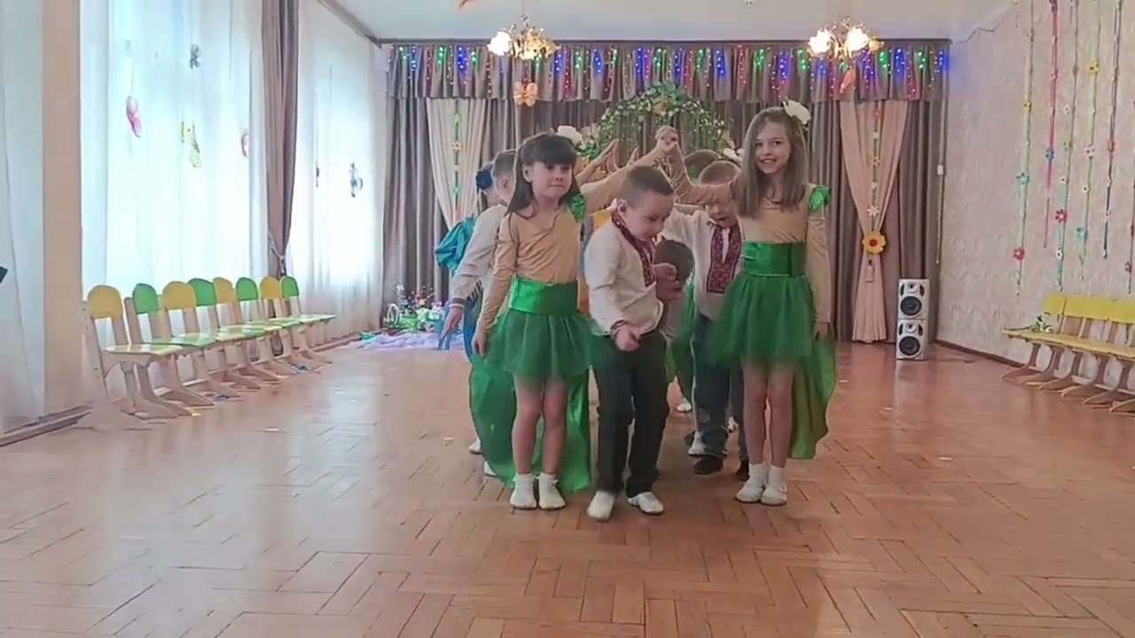 Свято весни"День Сонця", вступний танок, старша група.