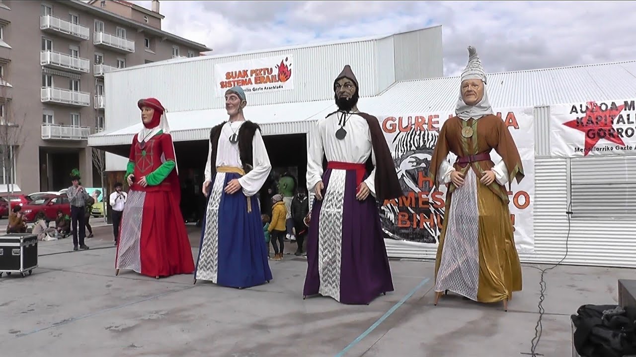 Baile Gigantes Comparsa Mendillorri Carnavales 2022