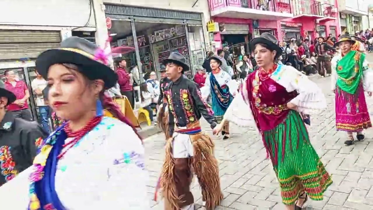 Con los estudiantes de la Unidad Educativa Ángel Polibio Chávez 
