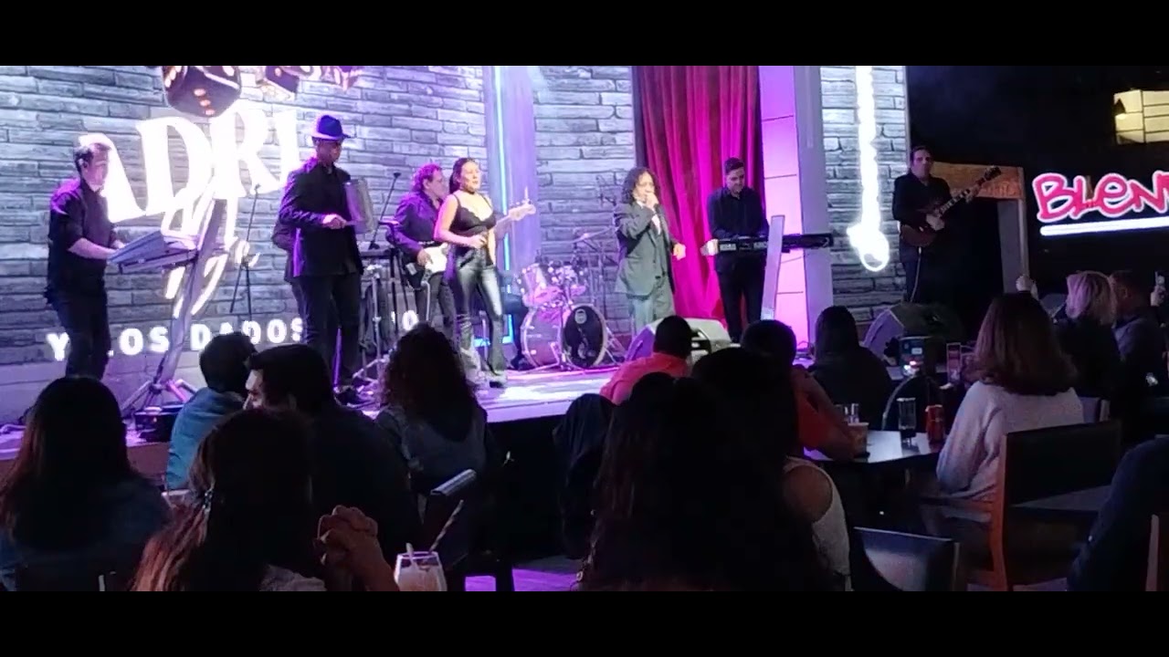 La buena cumbia de Adrián Debora y Los Dados Negros.