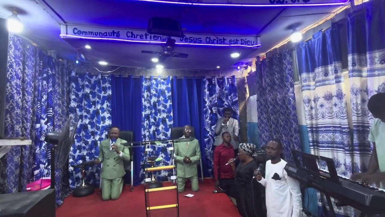 Mahombi toujour dédicace 