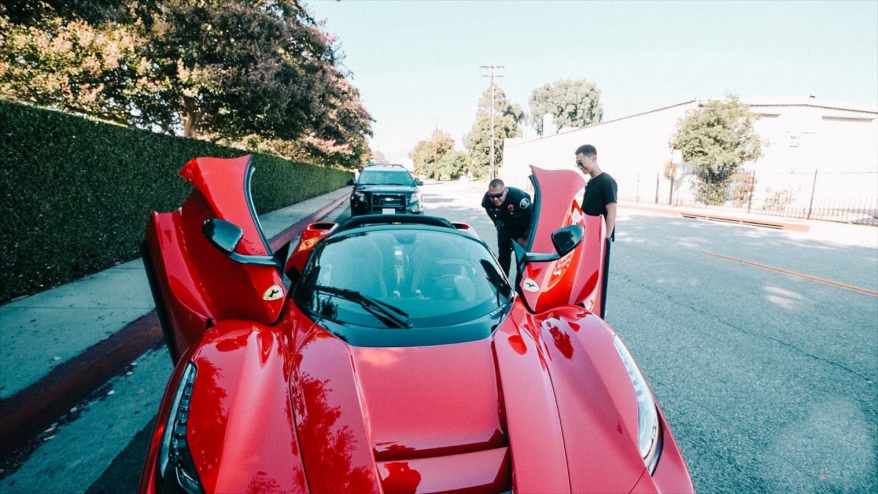 开着半个亿的拉法敞篷炸街，把警察都炸出来了！