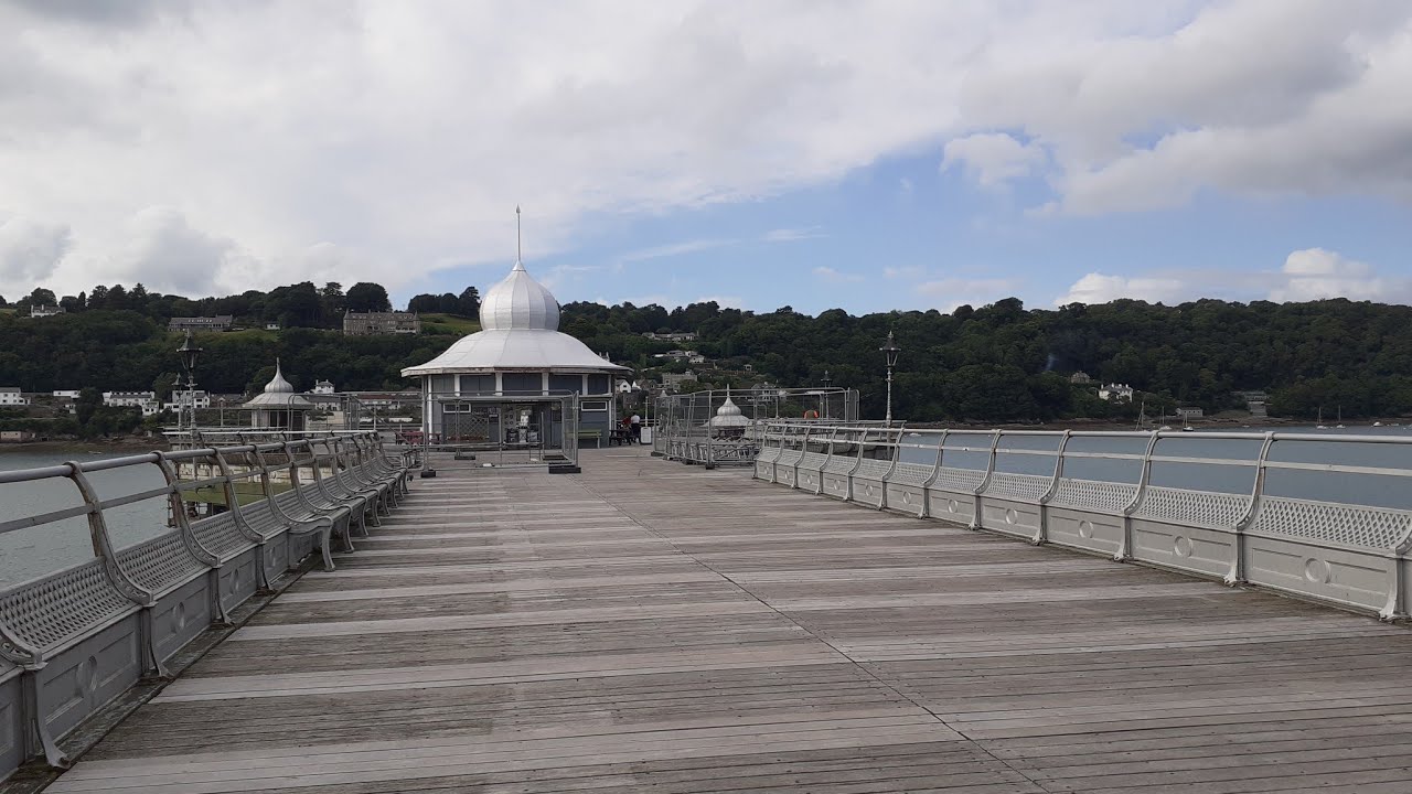 Amazing view at GARTH PIER, BANGOR, WALES 🏴󠁧󠁢󠁷󠁬󠁳󠁿 MARC'S FIRST TIME HOLDING A CRAB, Did he enjoyed?