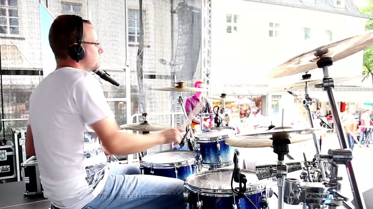 Drum Stick Tricks while playing Drums! Sakae Almighty Maple Drums! #drumming #sticktricks