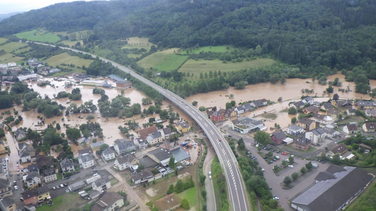 Hochwasser am 14. Juli 2021 in der Eifel - Hubschrauberflug über das Katastrophengebiet Bitburg-Prüm