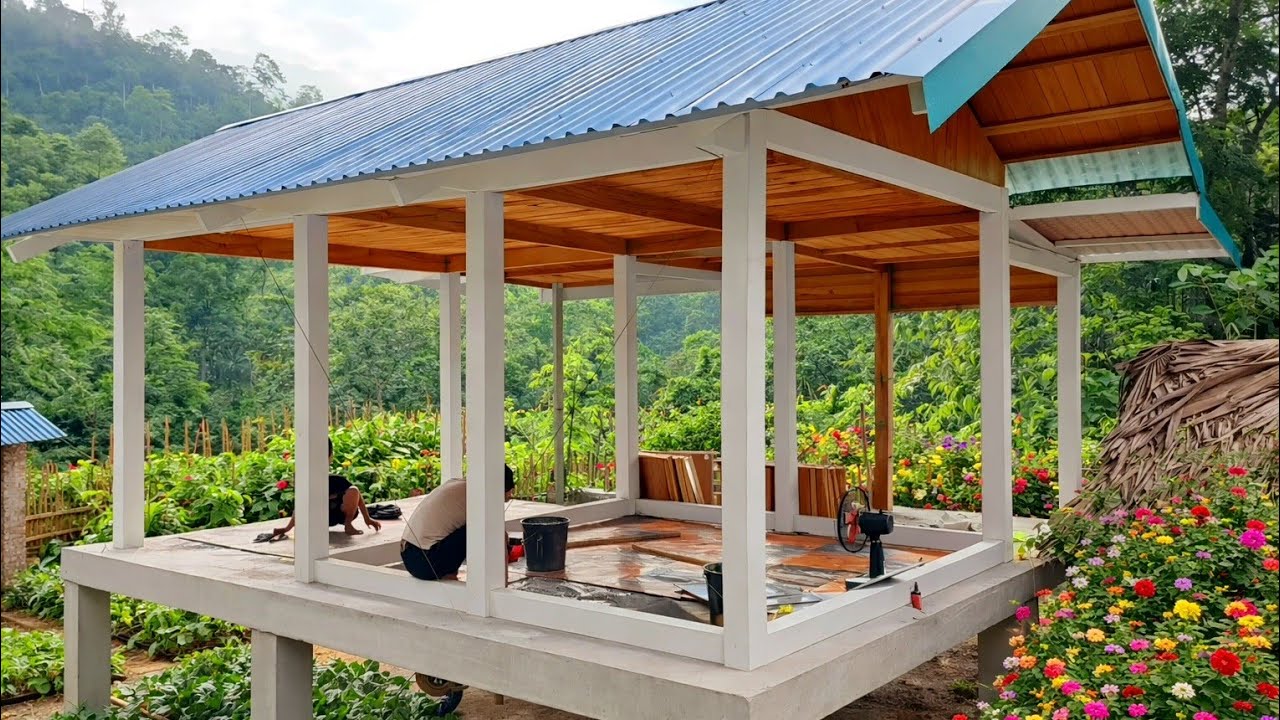 cô gái lắp đặt hệ thống ĐIỆN và lát sàn nhà bằng 120 tấm gạch hoa cho ngôi biệt thự