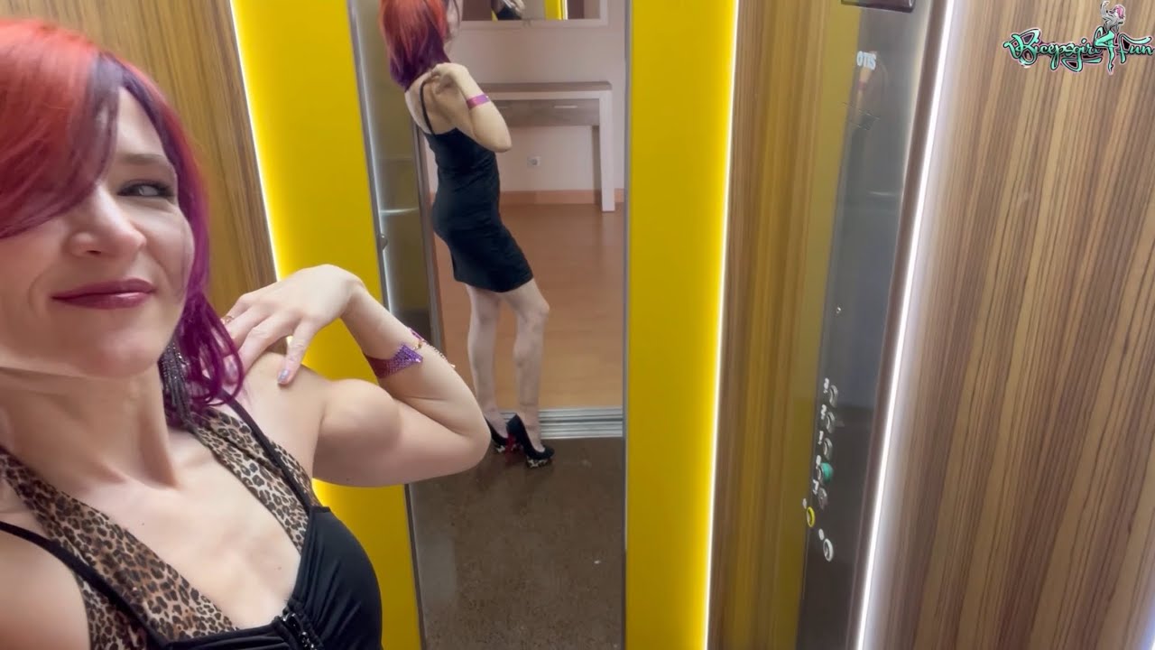 Glamour Muscle – Elegant Strength in the Elevator