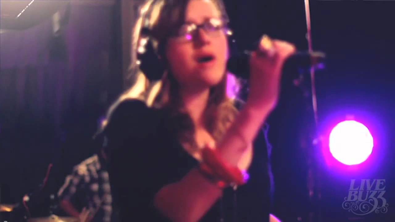Hello Seahorse - Casa Vacia (Live Buzz) (HD 720p)