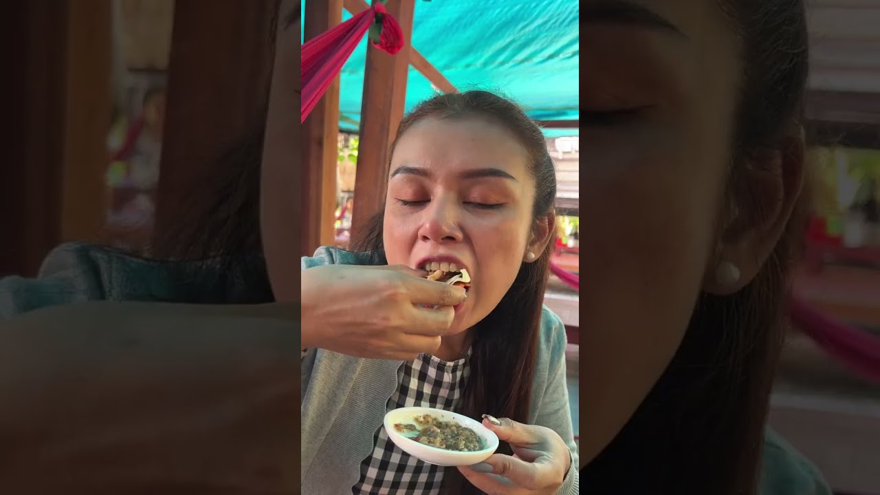 ជ្រូកអាំងភូមិប្រដាកខេត្តសៀមរាប... Roasted pig,Pradak Village SiemReap Province.