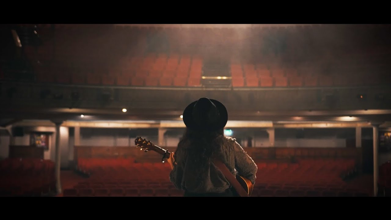 Troubadour - Jenny Mitchell (Live)
