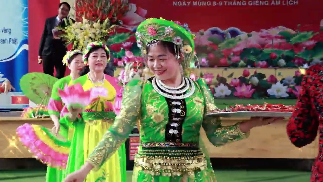 Múa Cô Bé Thượng Ngàn vô cùng đẹp mắt tại Lễ Hội truyền thống chùa Hồng Phúc thị trấn Kép mùng 8 tết