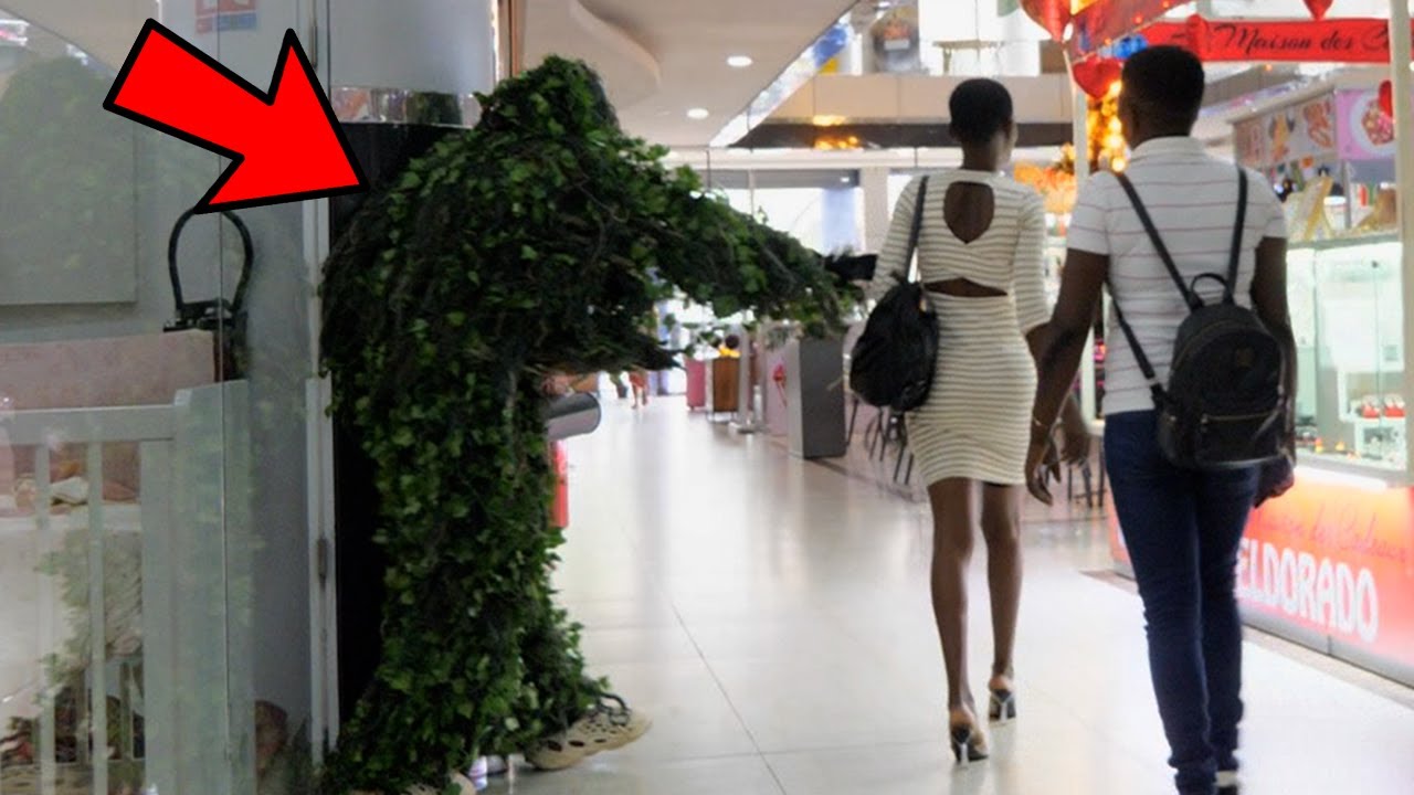 Bushman prank in Abidjan Mall ( Cote D'ivoire )