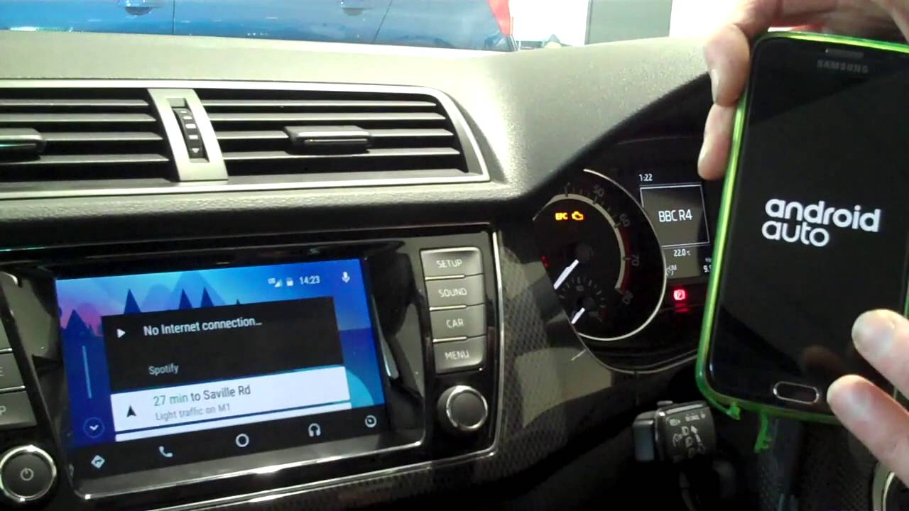 Samsung Android mobile phone paired with SKODA Fabia using SmartLink