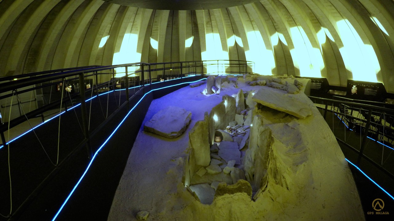 Dolmenes de Corominas ¡Vive la Montaña! ¡Descubre Málaga!