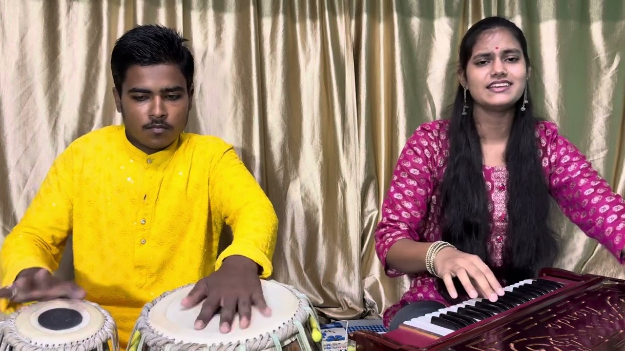 भरी उनकी आँखें में है कितनी करुणा 