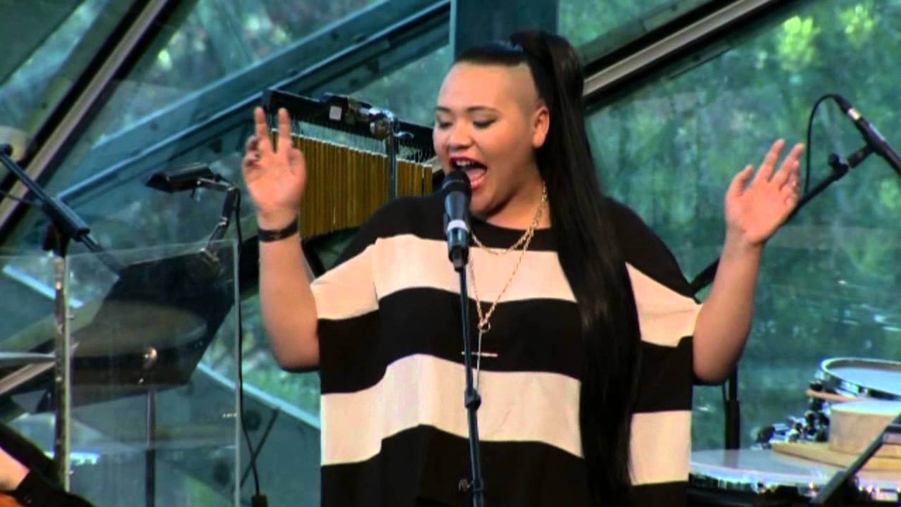 Kira Puru performs Lonely Child (Redfern Now) - 2012 Screen Music Awards)