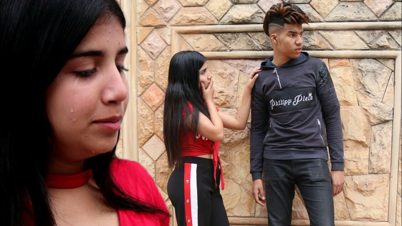 استهزآت منه بدون أن تعلم أنه قام بمساعدتها...(شاهد الصدمت)