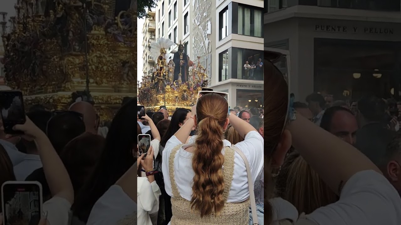 hermandad San Pablo entrando en plaza Encarnación CC.TT la salud de Córdoba