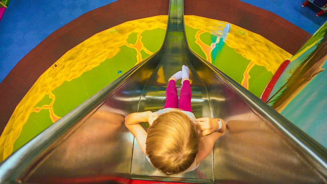 Kids Playing in Huge Indoor Play Area (indoor playground family fun at Leo's Lekland)
