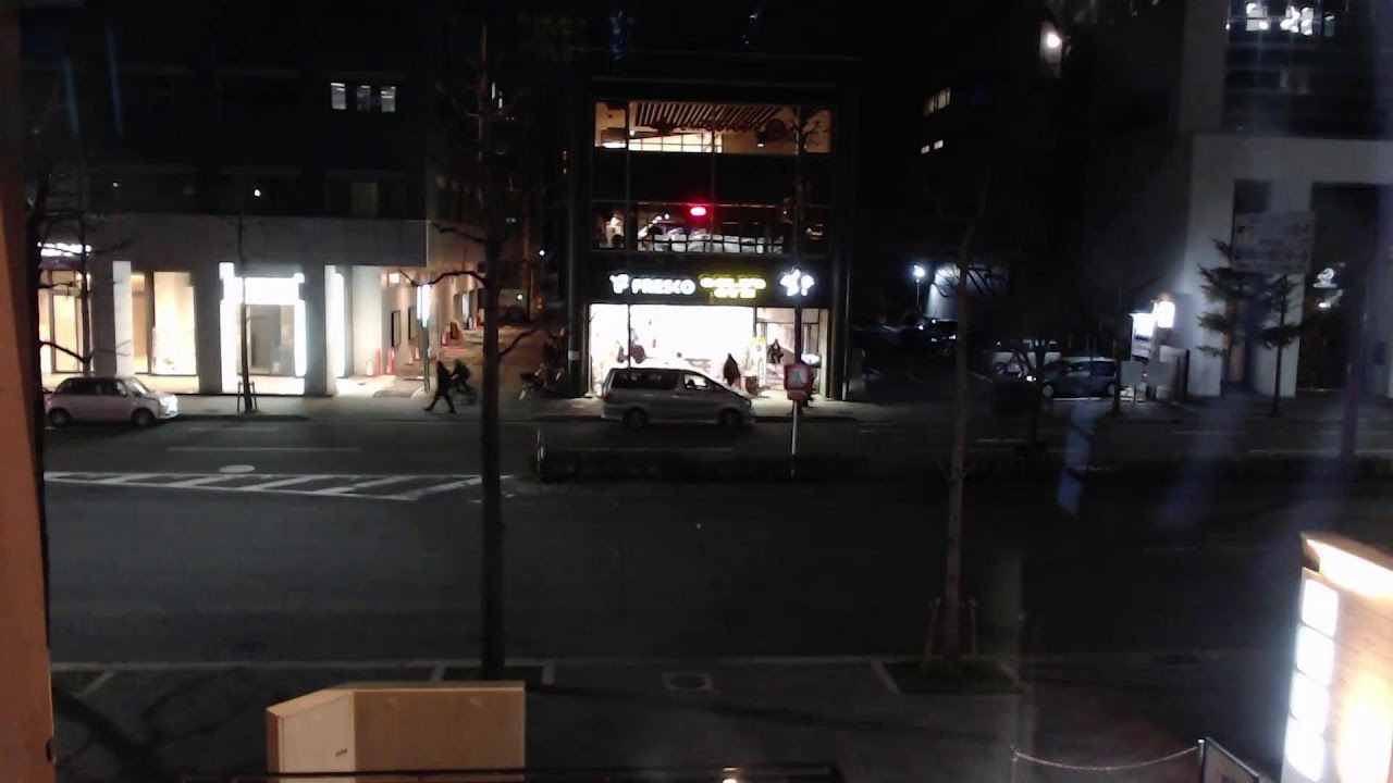 【京都ライブカメラ】京都市中心部・烏丸通の様子（京都市中京区）Live view of Karasuma Street in front of the Kyoto Shimbun newspaper