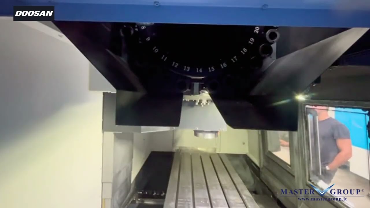 DOOSAN mod. DNM 6700 Centro di lavoro verticale a 3 assi - d'occasione -