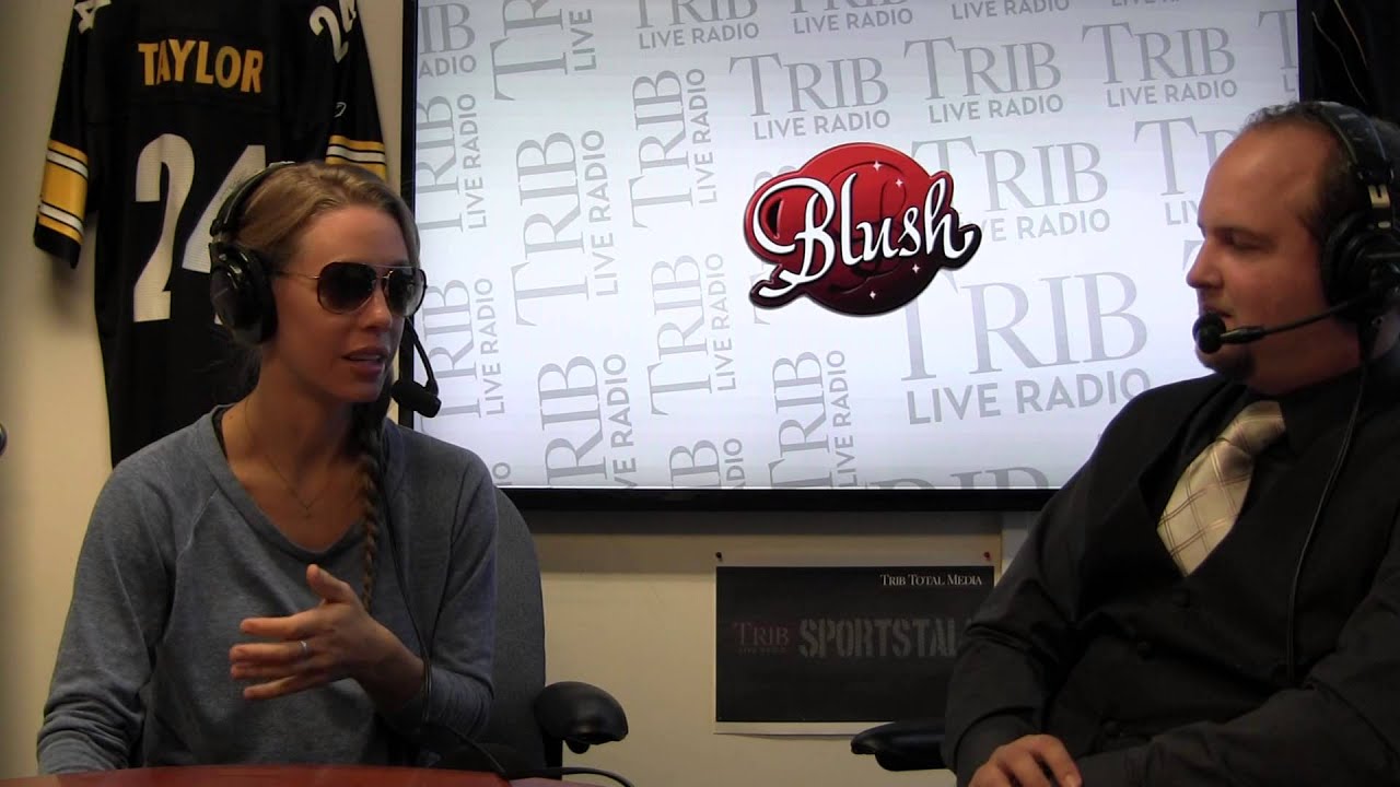 Nicole Aniston in-studio