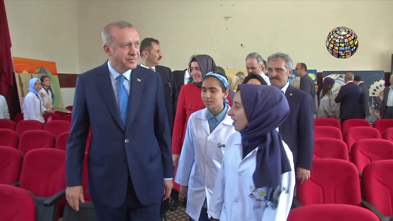 Erdoğan kız öğrencileri kıramadı bakın ne yaptı
