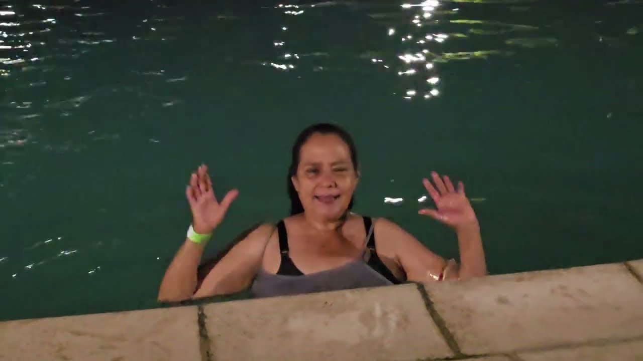 😱BLANQUITA LA COCO DISFRUTANDO UN RICO BAÑO😯