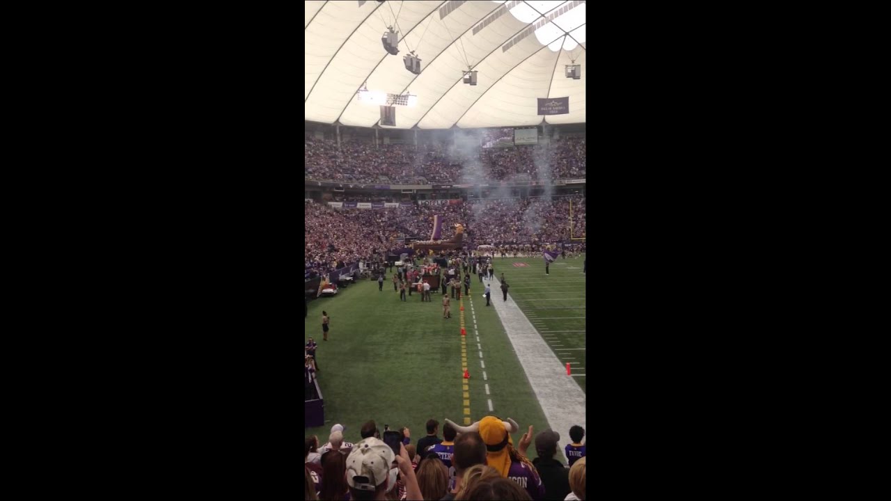 2013 Vikings Home Opener Take the Field