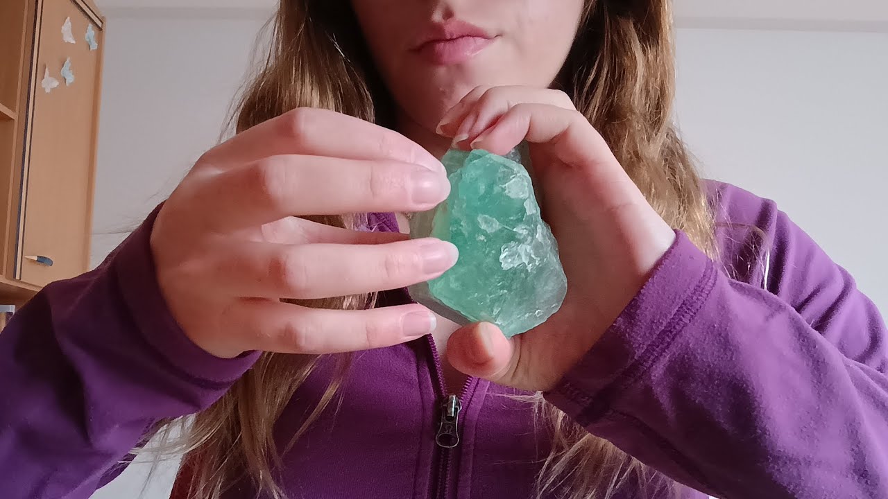 ASMR scratching that itch in your ears👂