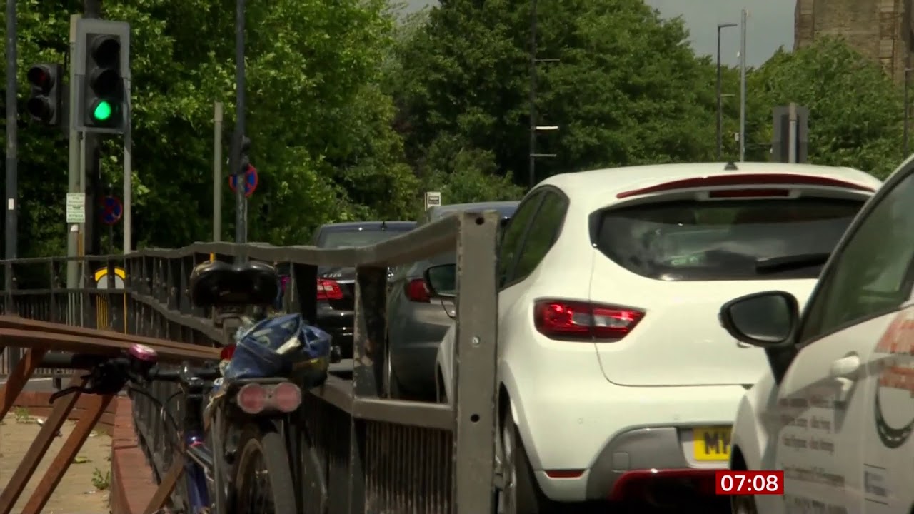 7/10 drivers agree with fines for engine idling - (UK) - BBC News - 7th October 2019