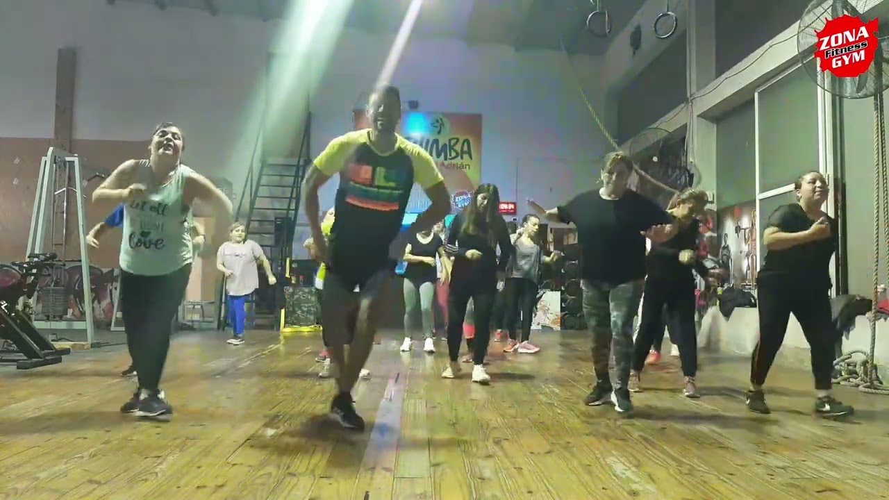 Zumba con Adrián (La Delio Valdez - Negra, Ron y velas)