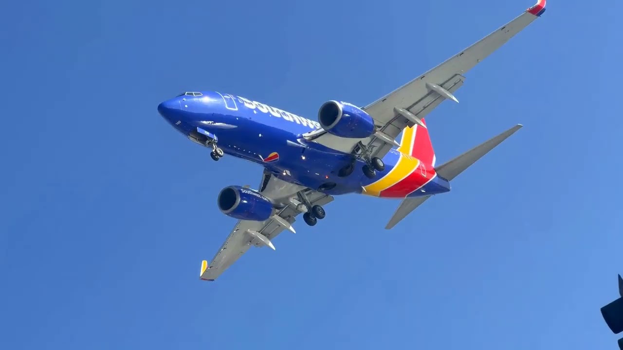 San Diego International Airport - Plane Spotting - November 30, 2025