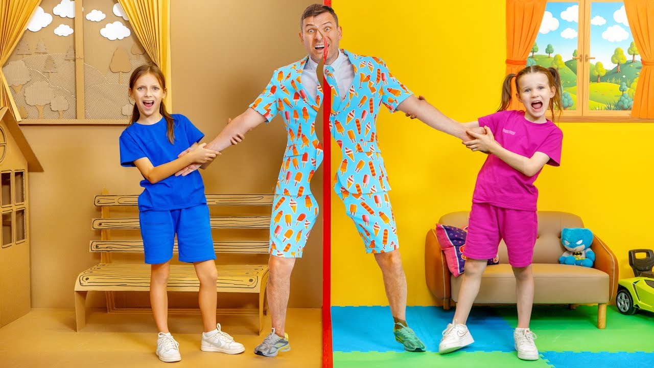 Cinq enfants jouent avec du carton