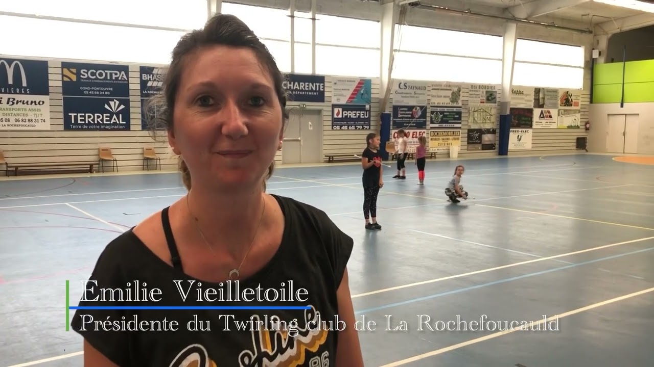 Le clud de twirling de La Rochefoucauld fait son show