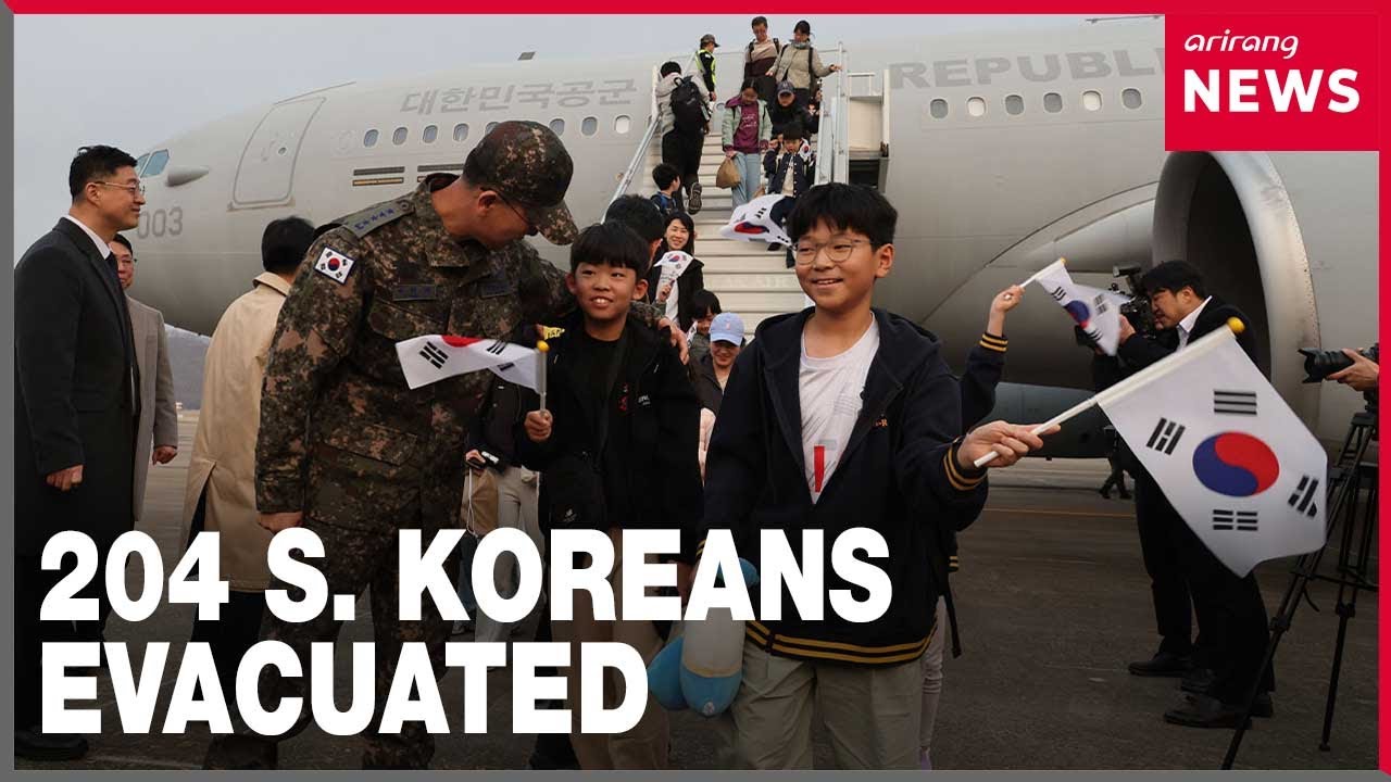 Military aircraft brings back 204 S. Koreans from Saudi Arabia