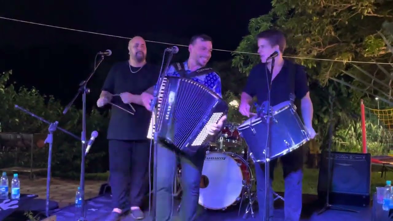 Hoje Tem Forro Do Bom,Fulo Do Amor,Vampiro Brasileiro,Ze Mane No Coco,Belem De Maria- Trio Maribondo