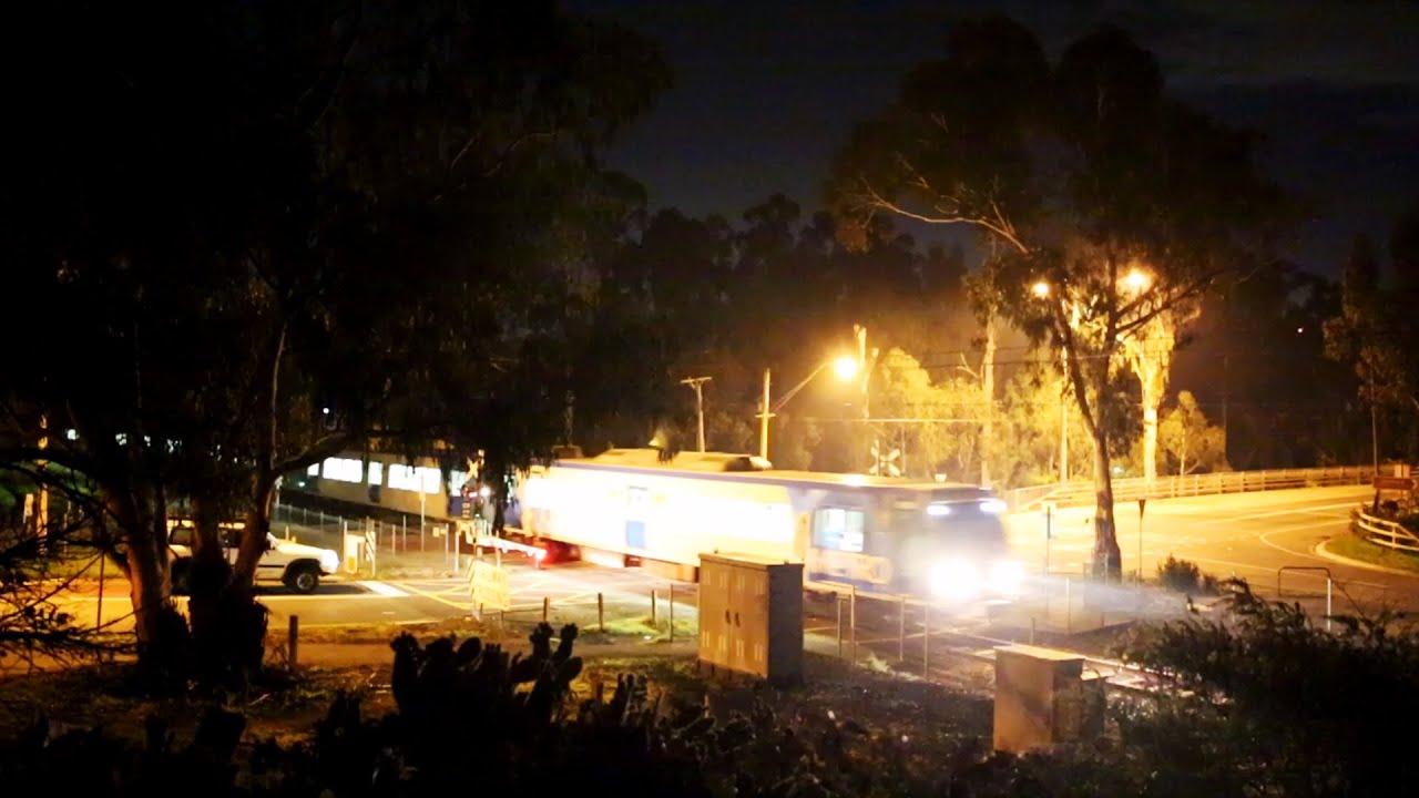 Quiet night in Eltham - Lockdown #6 - Wattletree Rd Level Crossing